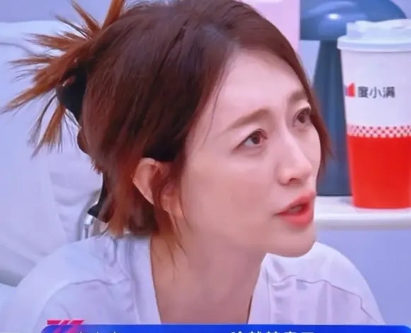李小冉自嘲唱歌难听，直言听不出跑调是缺心眼