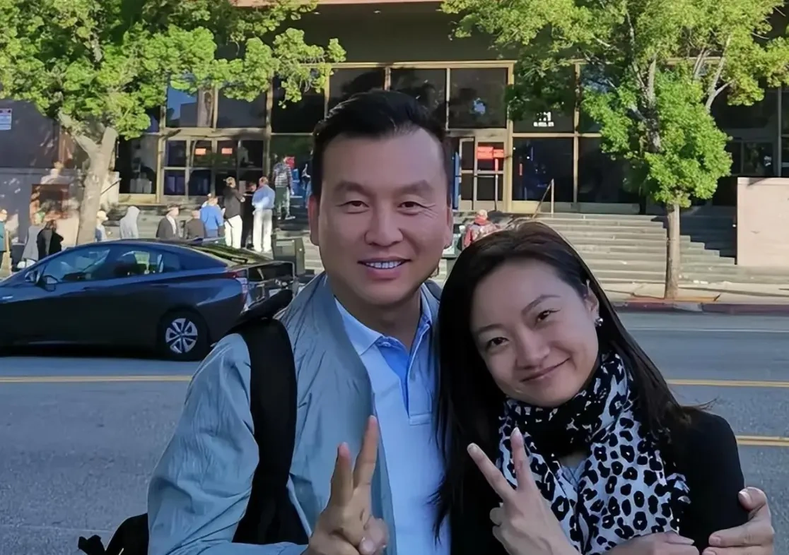 61 岁张泽群官宣退休，事业顺遂，却深陷妻离子散的困境