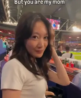 李安琪晒母女同框 奥莉状态亮眼