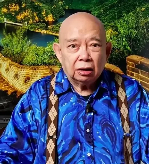 香港最佳男配黄一飞，现身金像奖显老态
