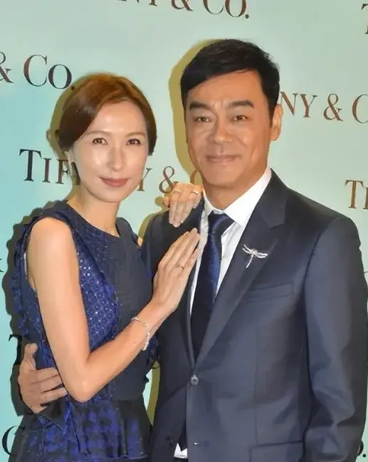 郭蔼明 58 岁素颜依旧 携手刘青云走过 28 年