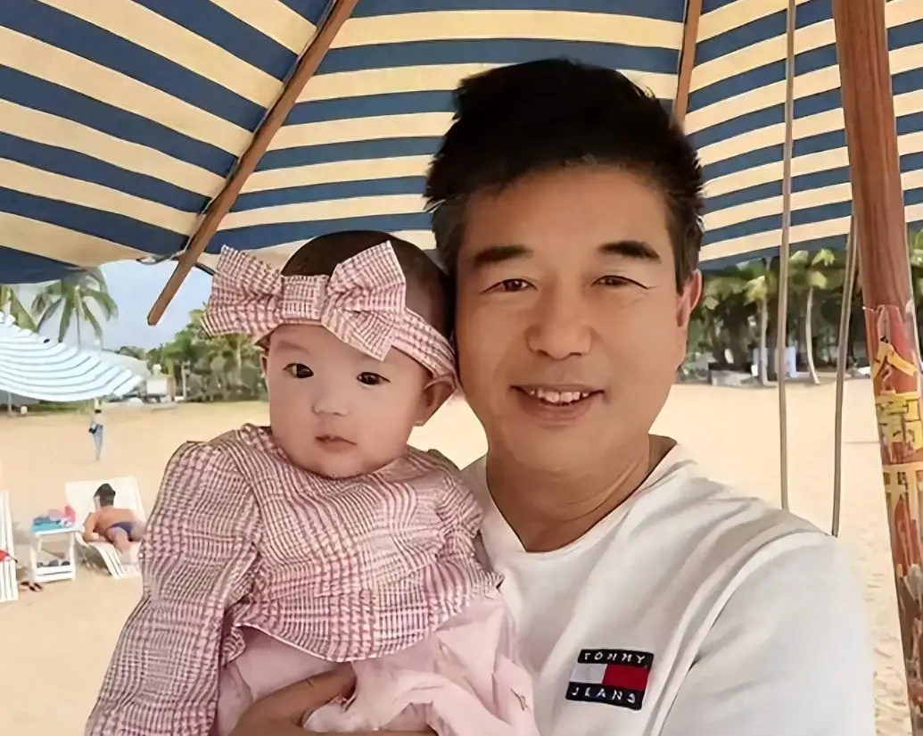 周惠林：深耕演艺多年，娶小 27 岁央视妻子，迟来当爹