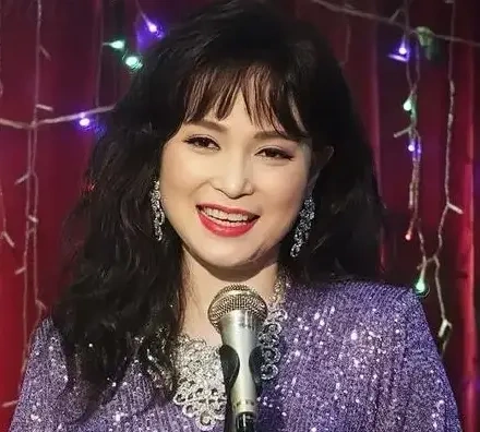 59 岁李若彤未婚无子，拒求婚因无法生育