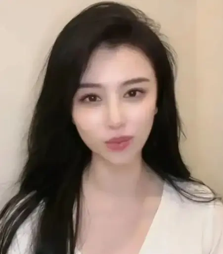35 岁葛天近况曝光 离婚十年单身与母相依