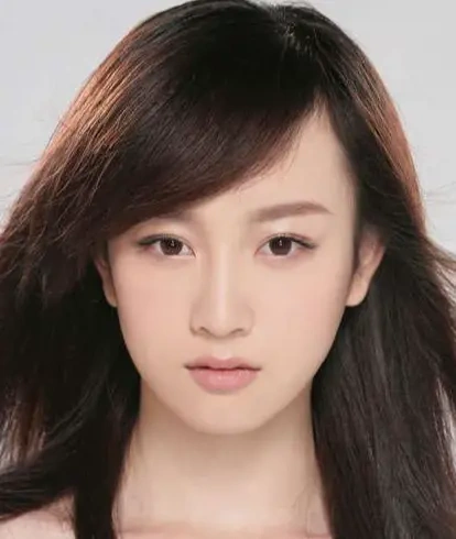 张檬夫妇为儿子办周岁宴 外公外婆送金饰