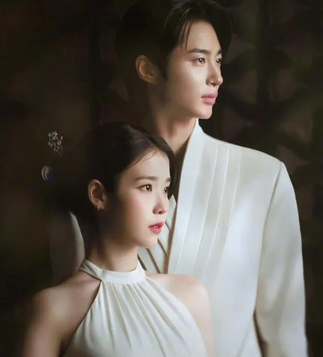 《21 世纪大君夫人》IU 边佑锡 开播收视亮眼