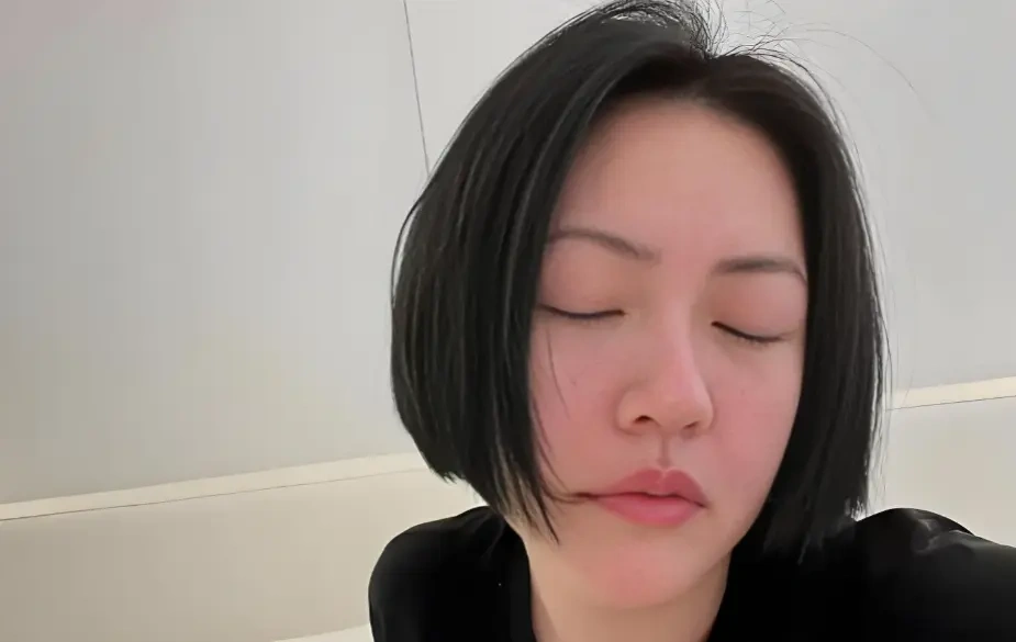 小 S 录节目无替身，长痘用眼线笔点痣