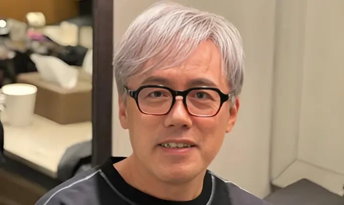 59岁张宇隐退8年，半生情歌治愈别人，治愈不了自己