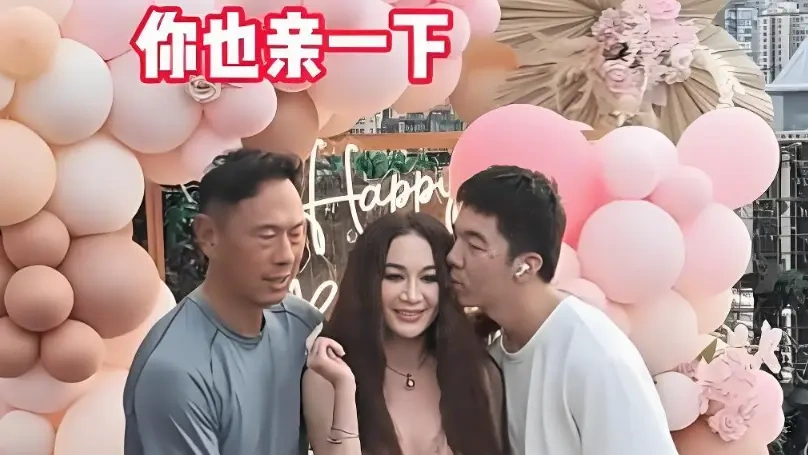 养子献吻被富豪老公猛拽，25 年豪门婚姻藏不住了