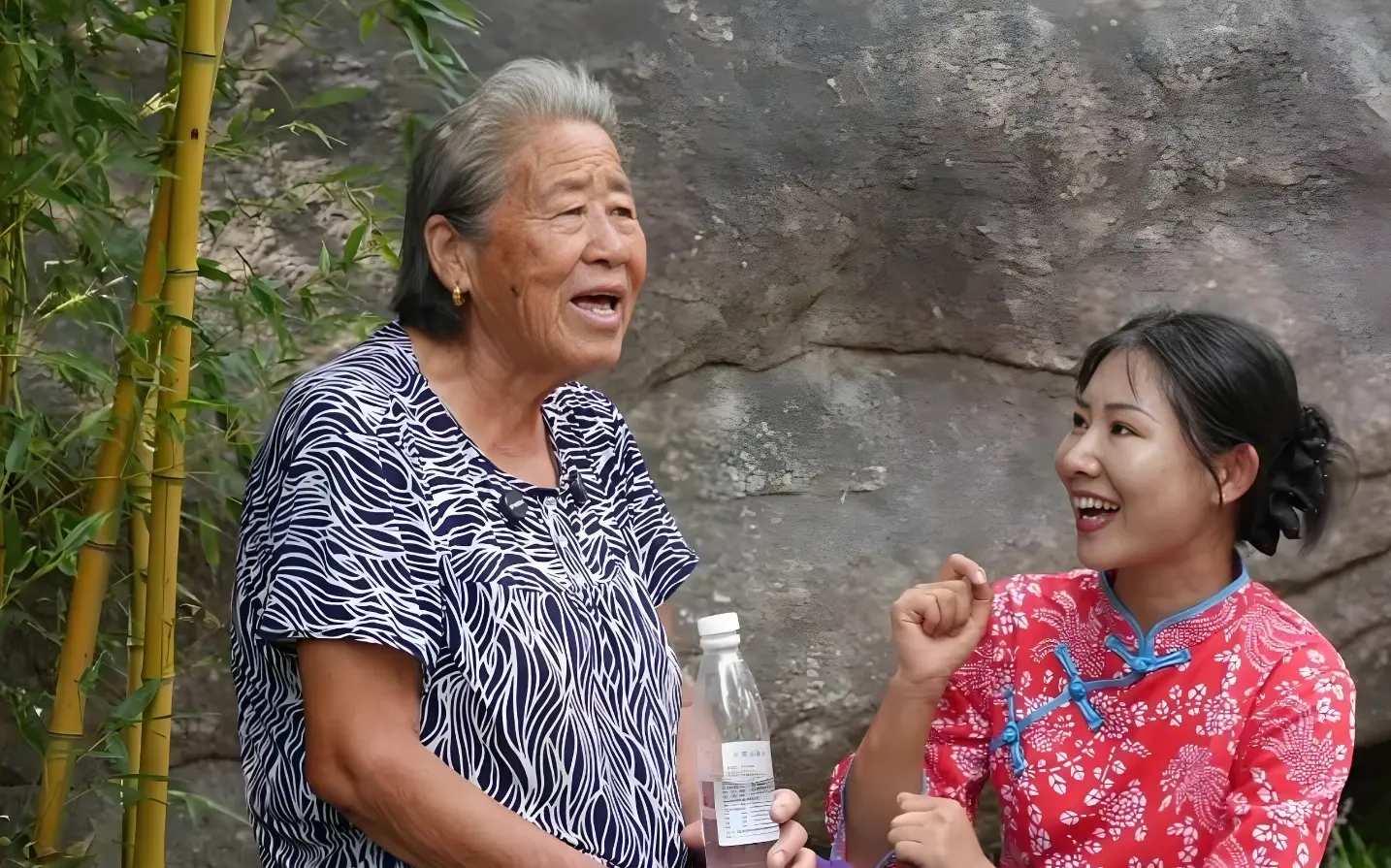 “头巾奶奶” 王荣均走了，曾凭一首《沂蒙山小调》火遍全网