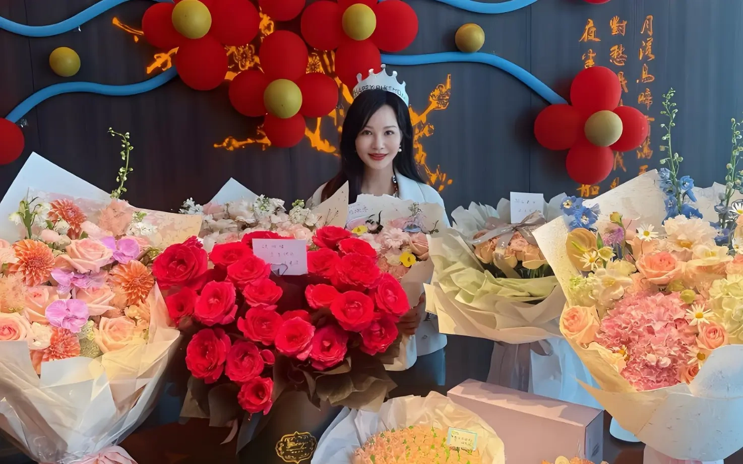 陶红 57 岁生日，鲜花环绕状态惊艳，松弛感拉满