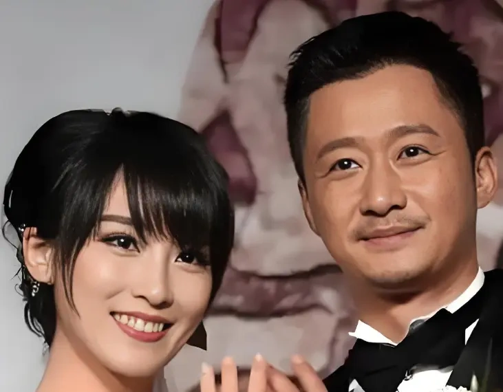 吴京晒照庆结婚14周年 谢楠娶我我在家带娃