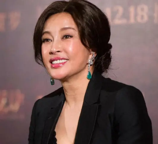 晓庆被P老照片：74岁活得像个“刺头”，有错吗？