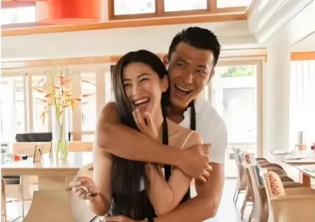 朱珠晒晨间日常 与王昀佳松弛感太绝
