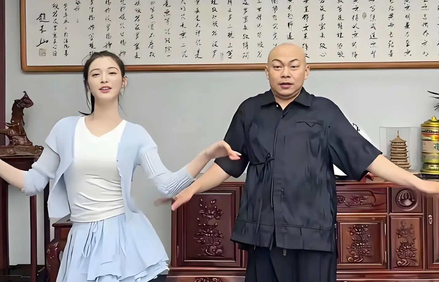 程野女儿登台即焦点，颜值气质双在线，父女同框太好磕