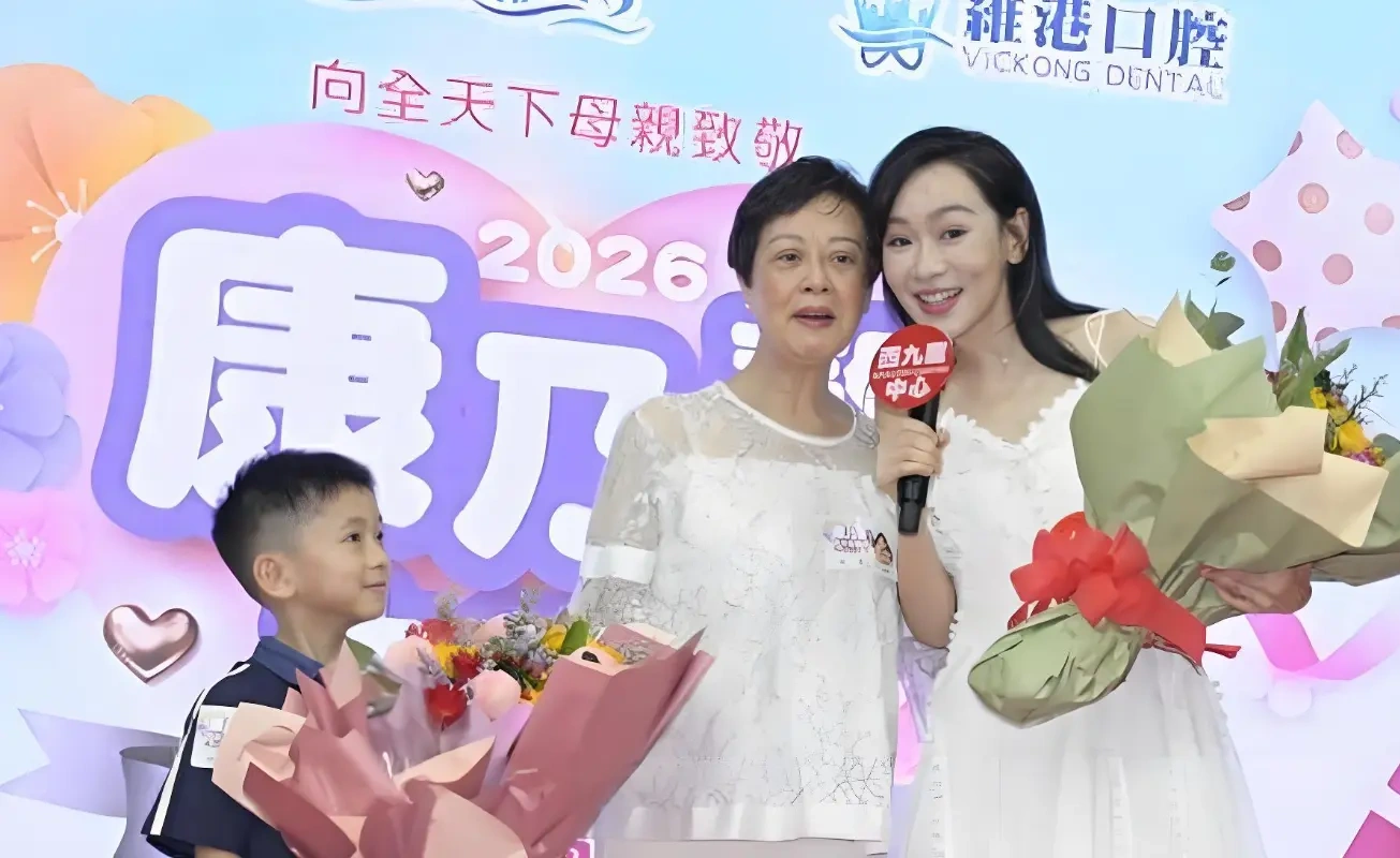 杨思琦携子现身，避谈李泳豪家丑+无联络
