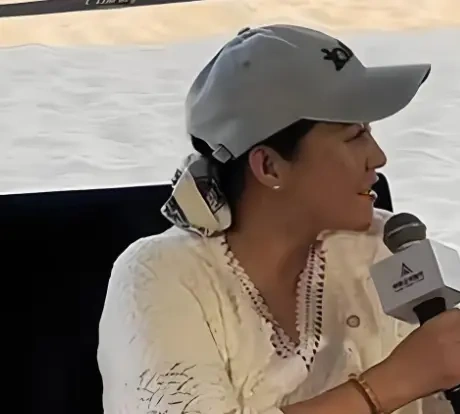 47岁郝蕾北影节随性出镜，身材圆润不刻意管理，戳中内娱审美内卷痛点