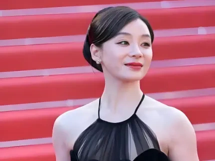 谁在戛纳丢了脸面？袁姗姗脸僵，周也发福，只有她让人意外