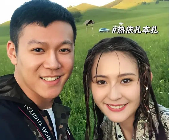 热依扎带女儿出游晒照，隔空回应二胎传闻：一个就挺好的
