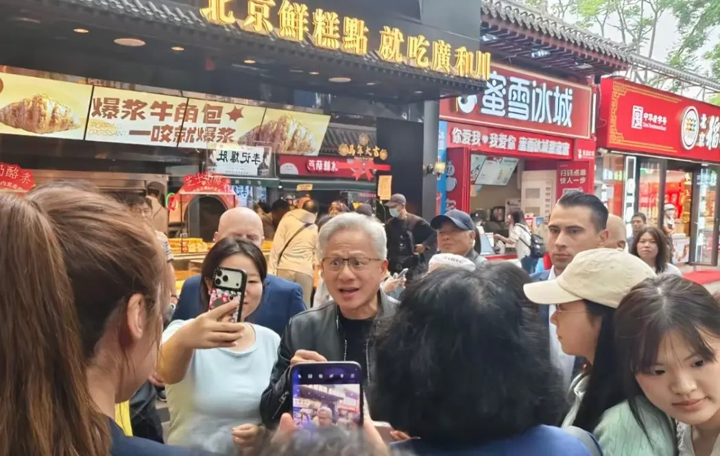 科技大佬的温情！黄仁勋北京送红包，600元红包拒卖两万