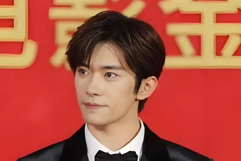 野心藏不住！易烊千玺联手刁亦男开机新作，《融雪以后》直指戛纳？