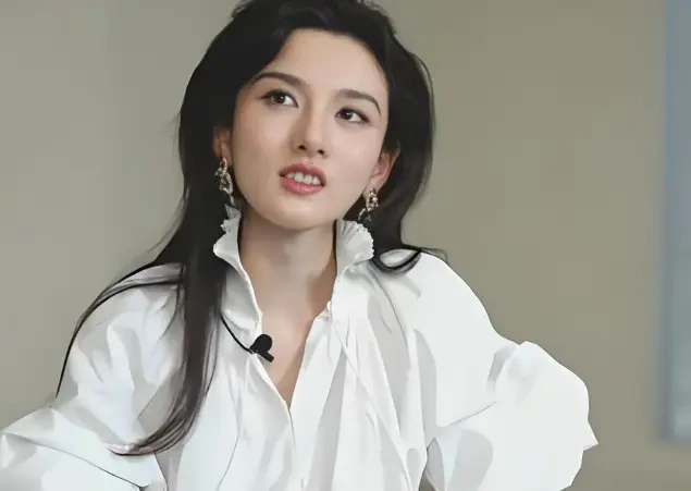 宋祖儿“凌晨四点吃零食”背后：当娱乐圈的身材焦虑演变为一场病态狂欢