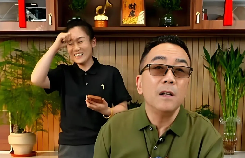 杨议收徒盛典冷清，同行集体缺席，亲哥公开 “拆台”
