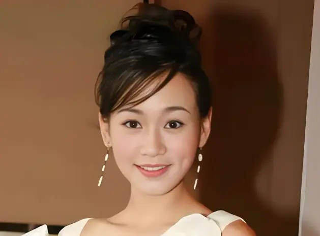 片场被一群人指着骂 杨思琦忍了15年的委屈终于有人说了
