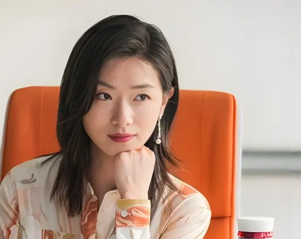 李纯万茜新剧压了四年终定档，新媒体人的故事终于有人拍明白了