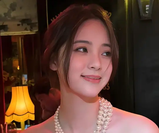 欧阳娜娜那种侵略性 红毯和私服都藏不住