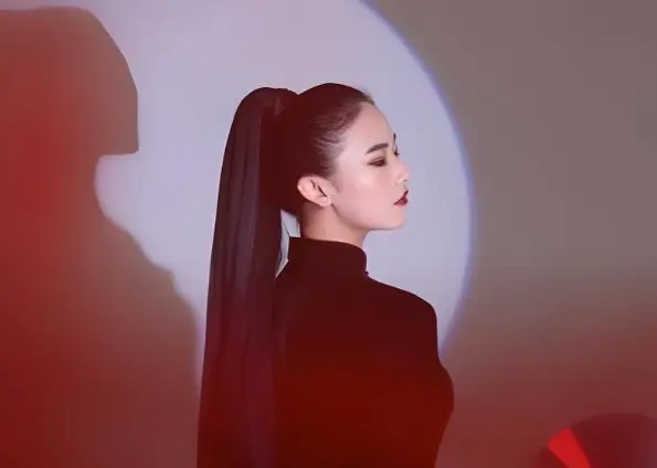 张子璐不再翻唱别人的故事 这次她唱自己的来时路