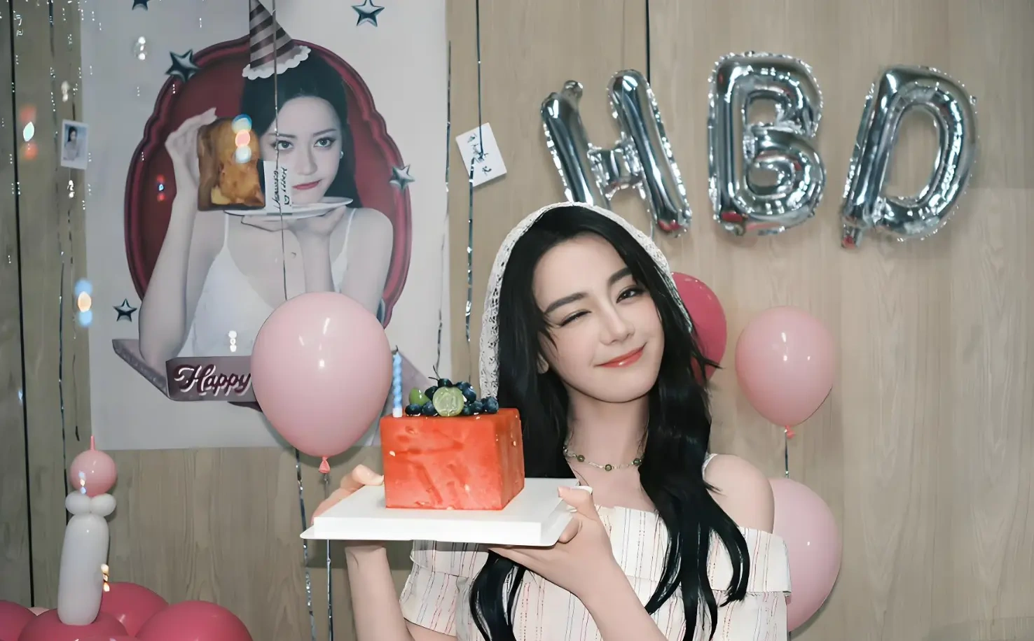 迪丽热巴生日vlog瘦下来很快上热搜