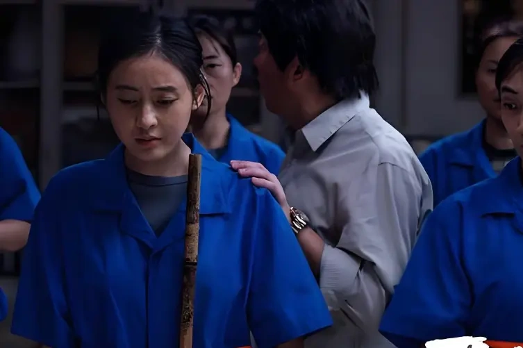 《开个玩笑》定档7月3日，张天爱增肥演环卫女工，春夏联手反击职场“玩笑”