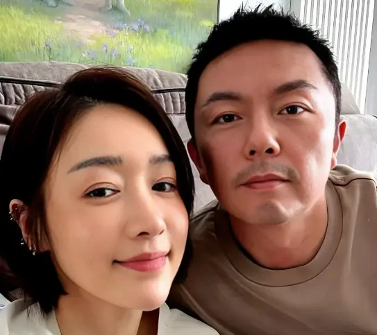 谢苗42岁近况曝光，娶了何彦霓变成宠妻狂魔，一家三口低调过日子