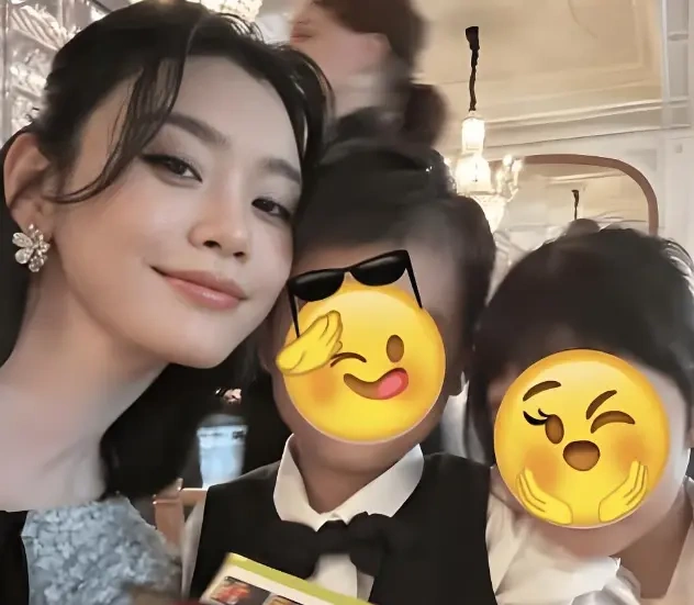 奚梦瑶回应“儿女当花童”担忧：女儿太小怕她在台上跌倒