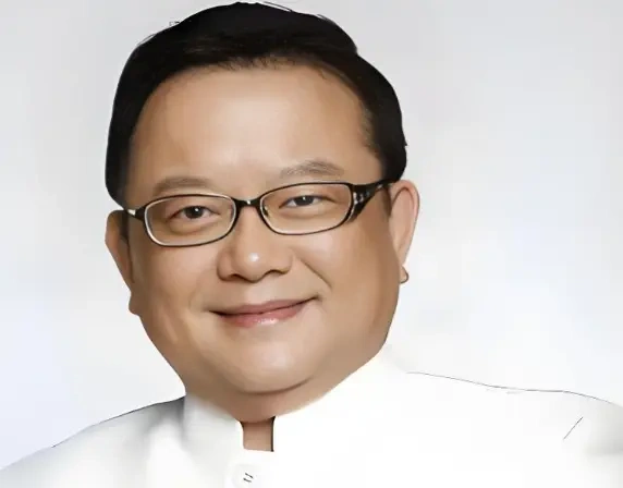 王刚没有跑路，也没有四合院，他还在北京为小儿子拼命赚钱