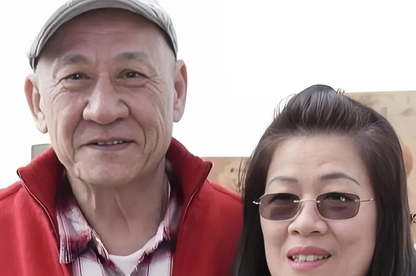 80岁李家鼎自爆桃花不断，刚分手就有美女献殷勤，前妻仍是最爱