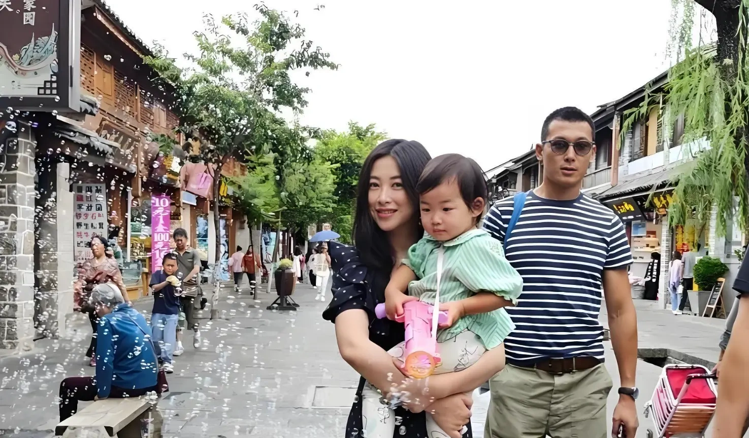 嘴上都说独立，只有朱珠真正做到了言行一致