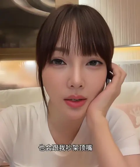 李小璐说甜馨青春期了：会吵架顶嘴不耐烦，但冷静后会说“妈妈我爱你”