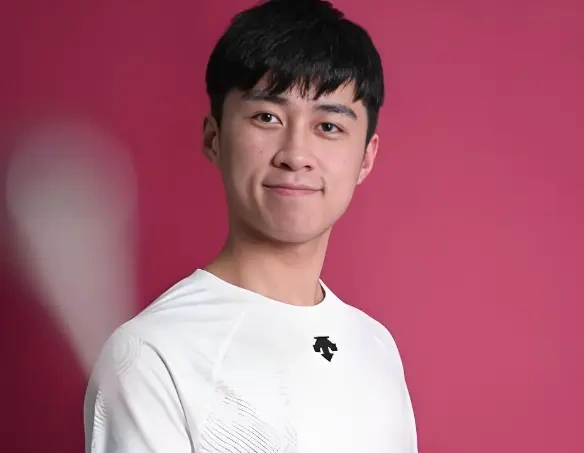 一句情话炸出全网关注：TVB前童星吴诺弘疑认爱，女方曾被旧爱骗光身家