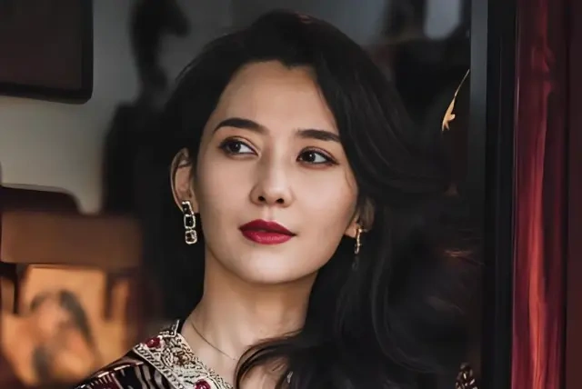 森林北女儿疑在北京上学，学费每年26万，一个背影让网友羡慕了