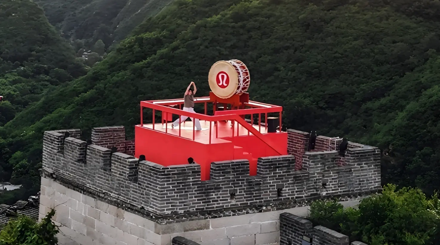 霍家活动压轴环节宣传语写擂响中华大鼓