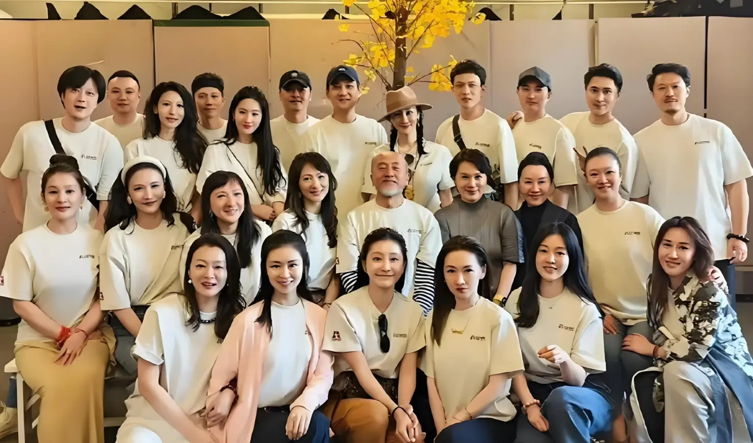 北电02级二十年聚会，刘亦菲跨国返校青涩感依旧