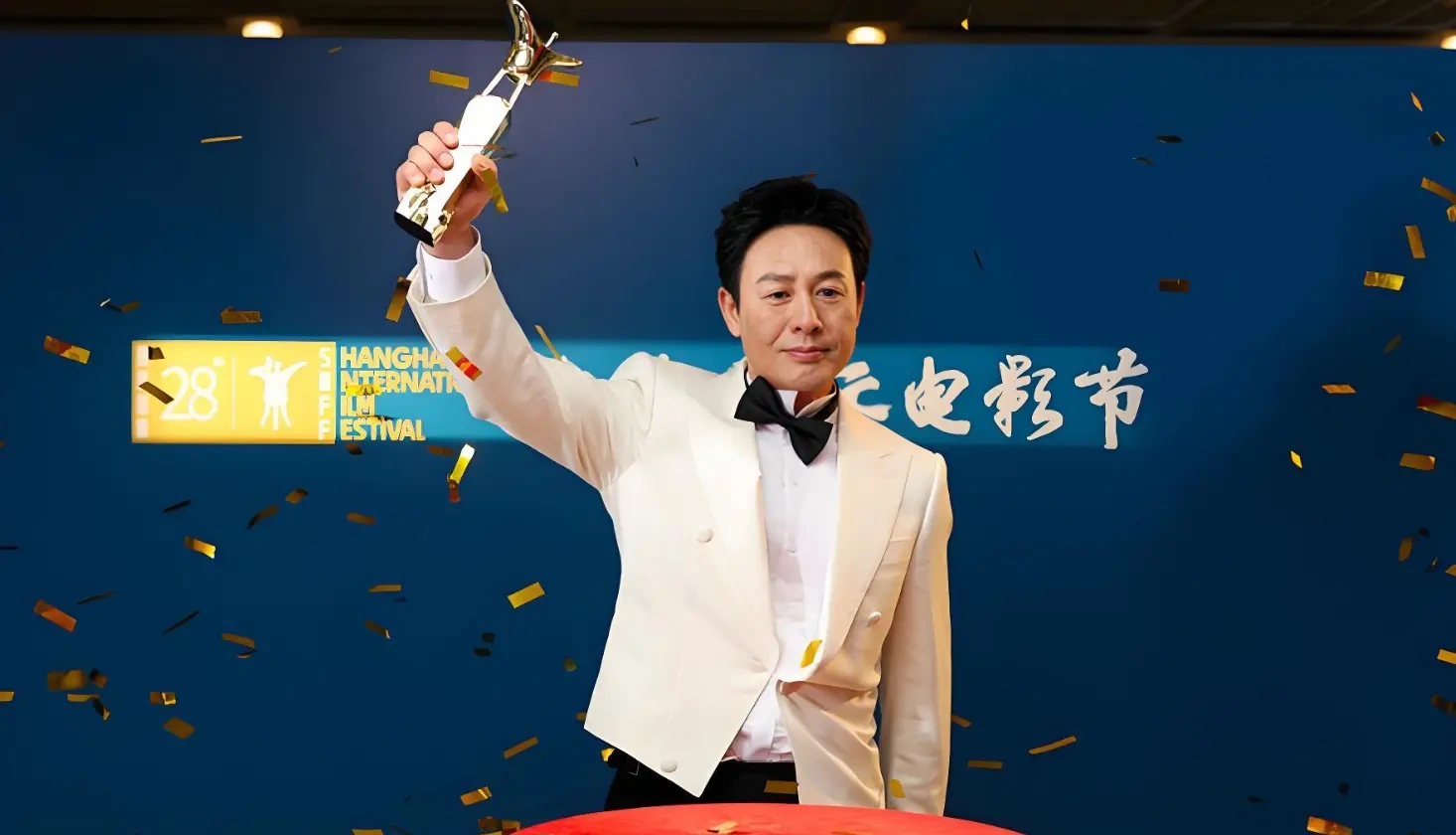 张颂文首摘A类金爵影帝，一句择一事终一生道尽半生坚守