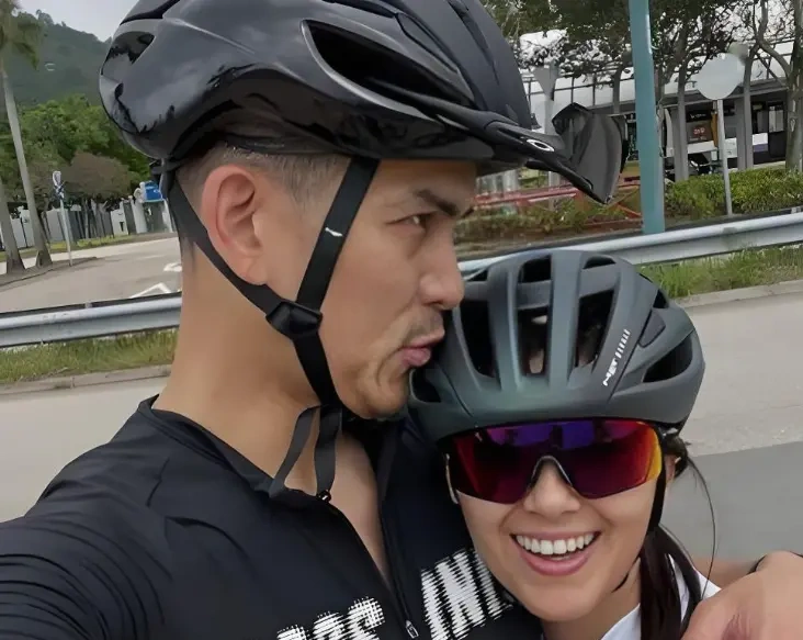 TVB高颜值港姐冠军疑秘密结婚，戴婚戒游欧洲，另一半身份曝光
