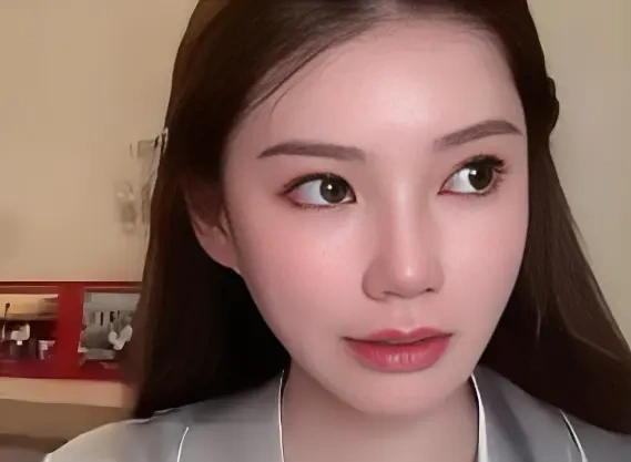 玥儿不回北京，马筱梅直播回应后妈身份：我哪来那么大话语权