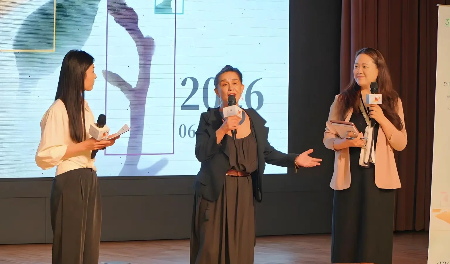 《女奴》伊佐拉空降上海，四十年经典情怀瞬间破防