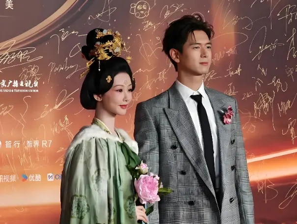 杨紫拿视后，李现没发微博祝贺上热搜：16年交情，真要靠一条动态来证明？