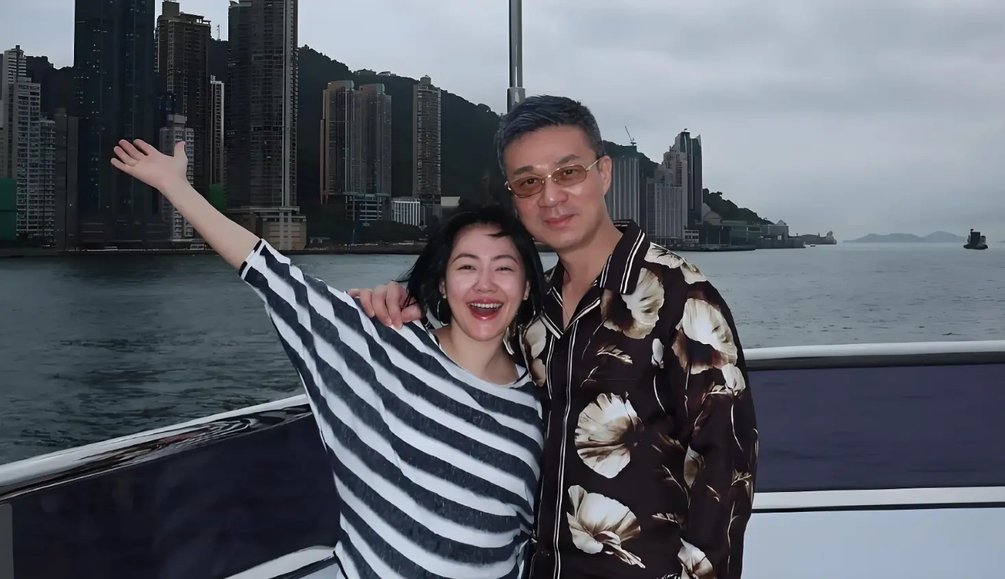 小S一家四口港城度假，低调相伴解锁温柔居家日常