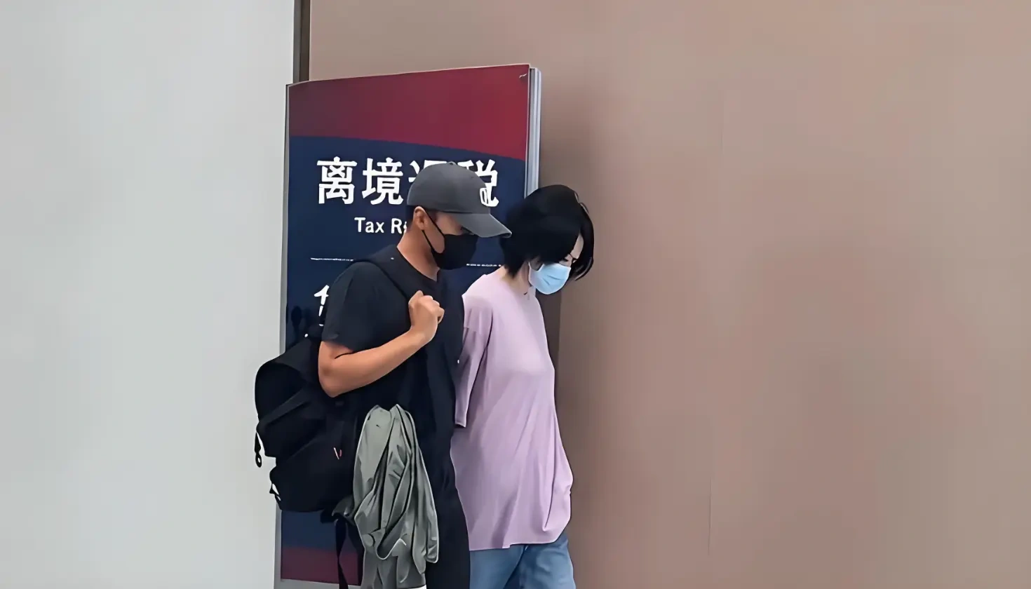 王菲谢霆锋低调巷弄同食，岁岁相伴尽显安稳温柔